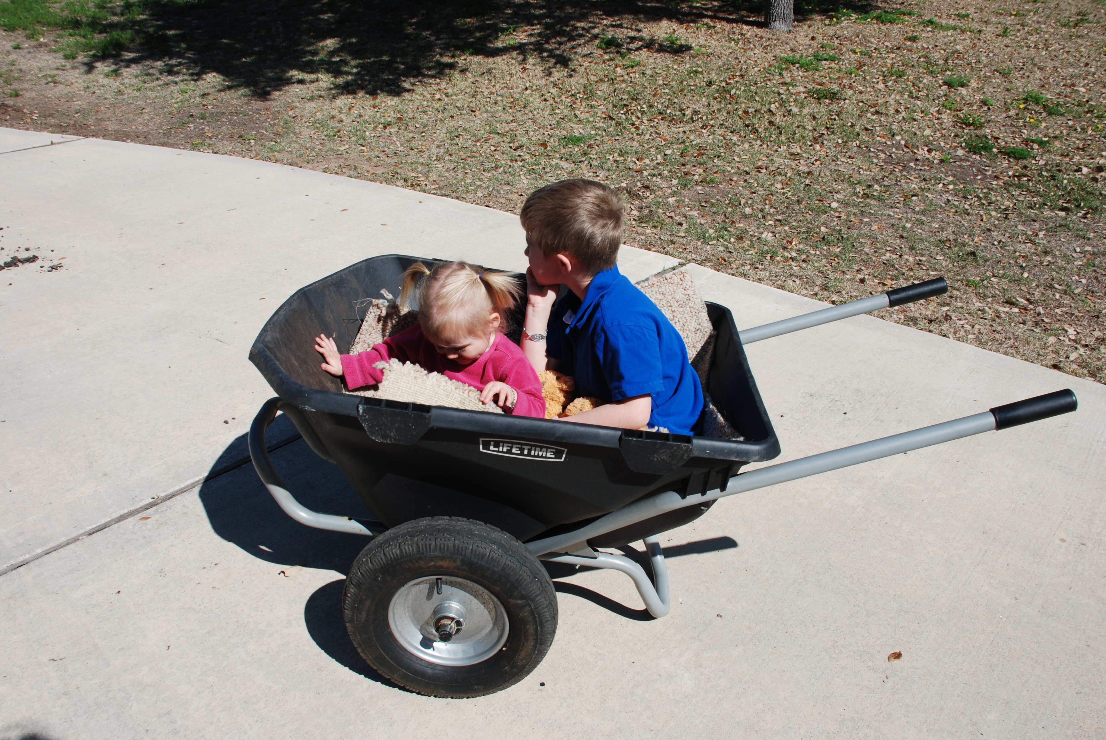 2010-03-14-Sydney Ian Wheelbarrow-3.jpg